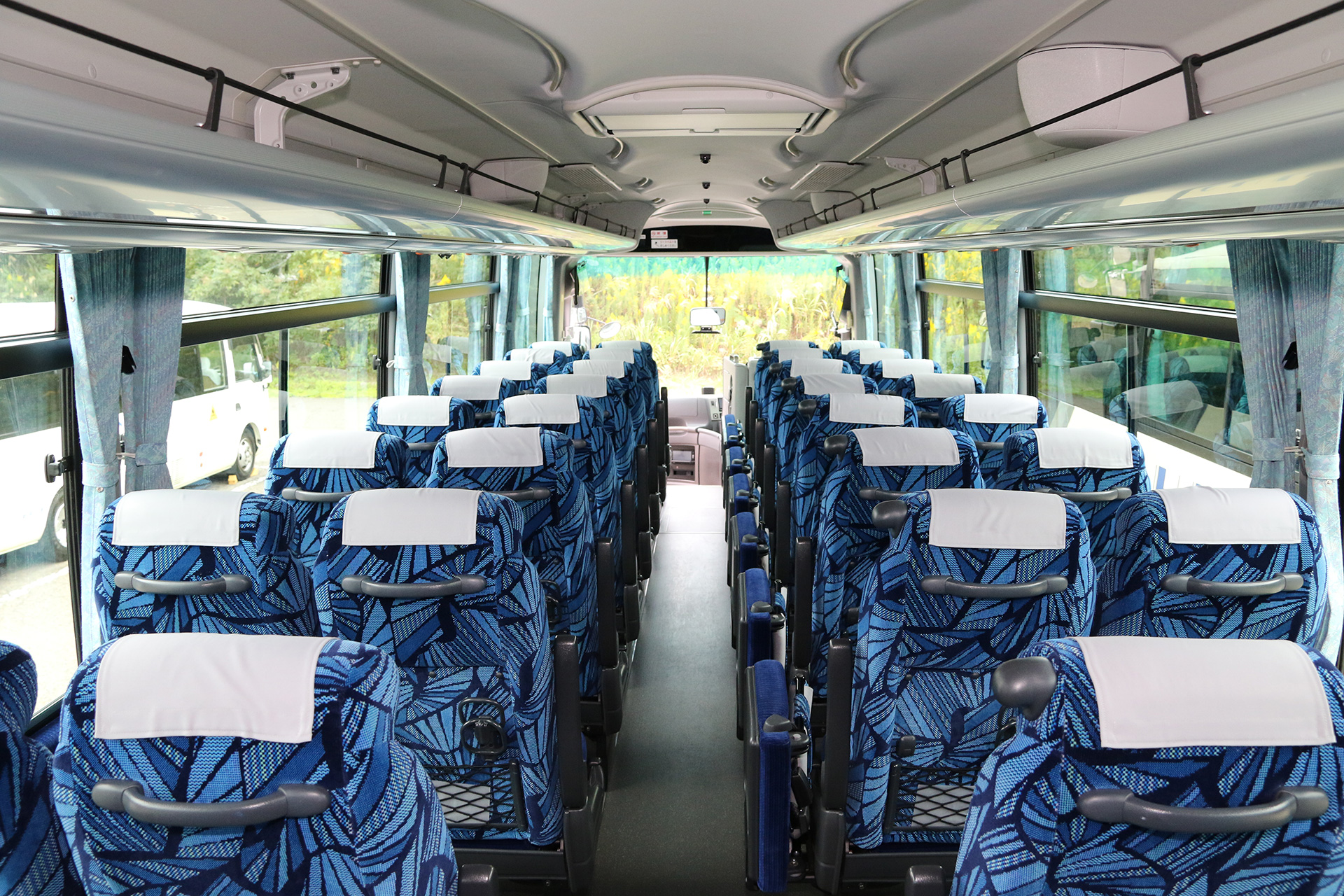 大型バスの前方座席